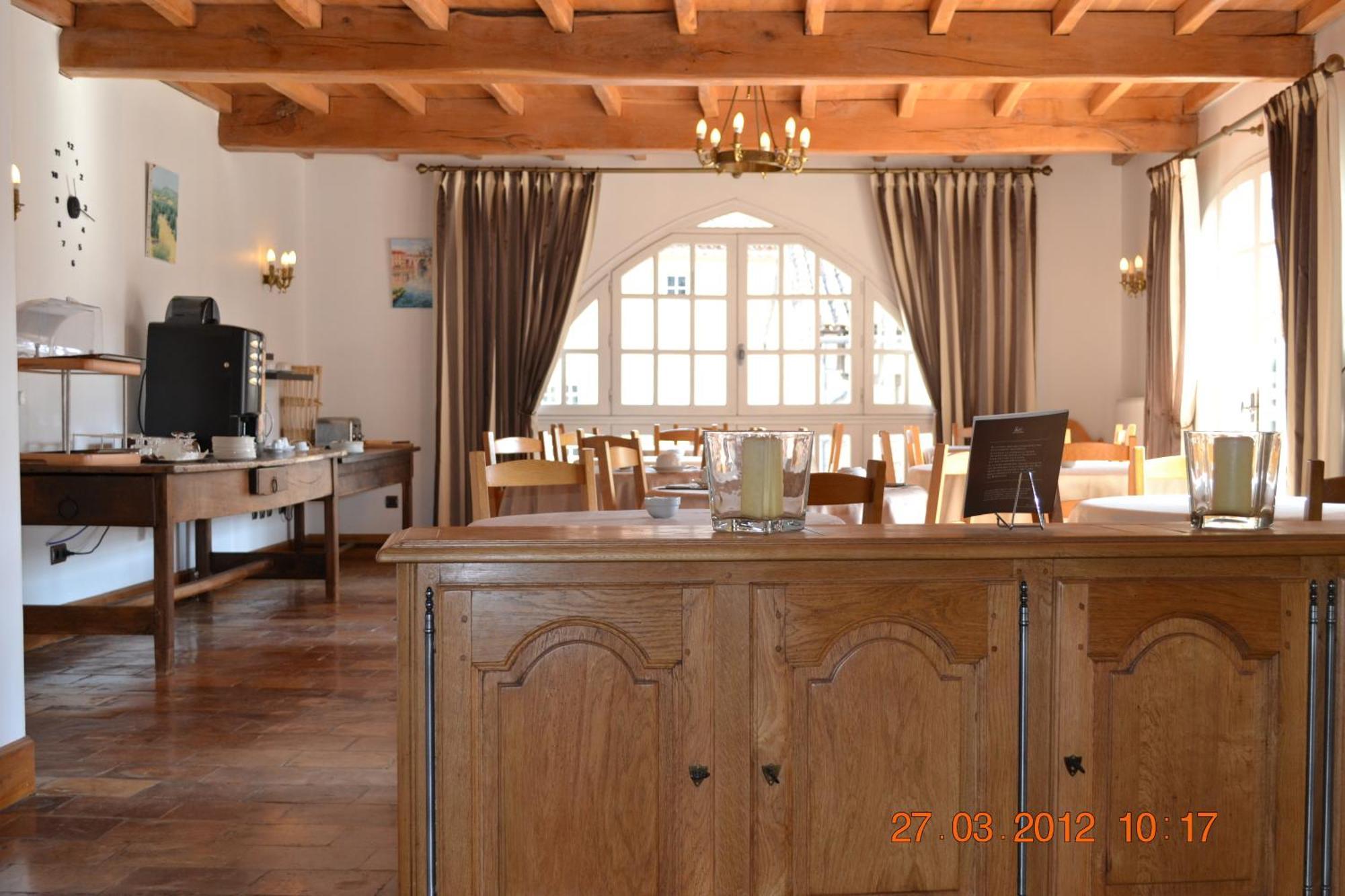 Hotel Des Consuls 3*
